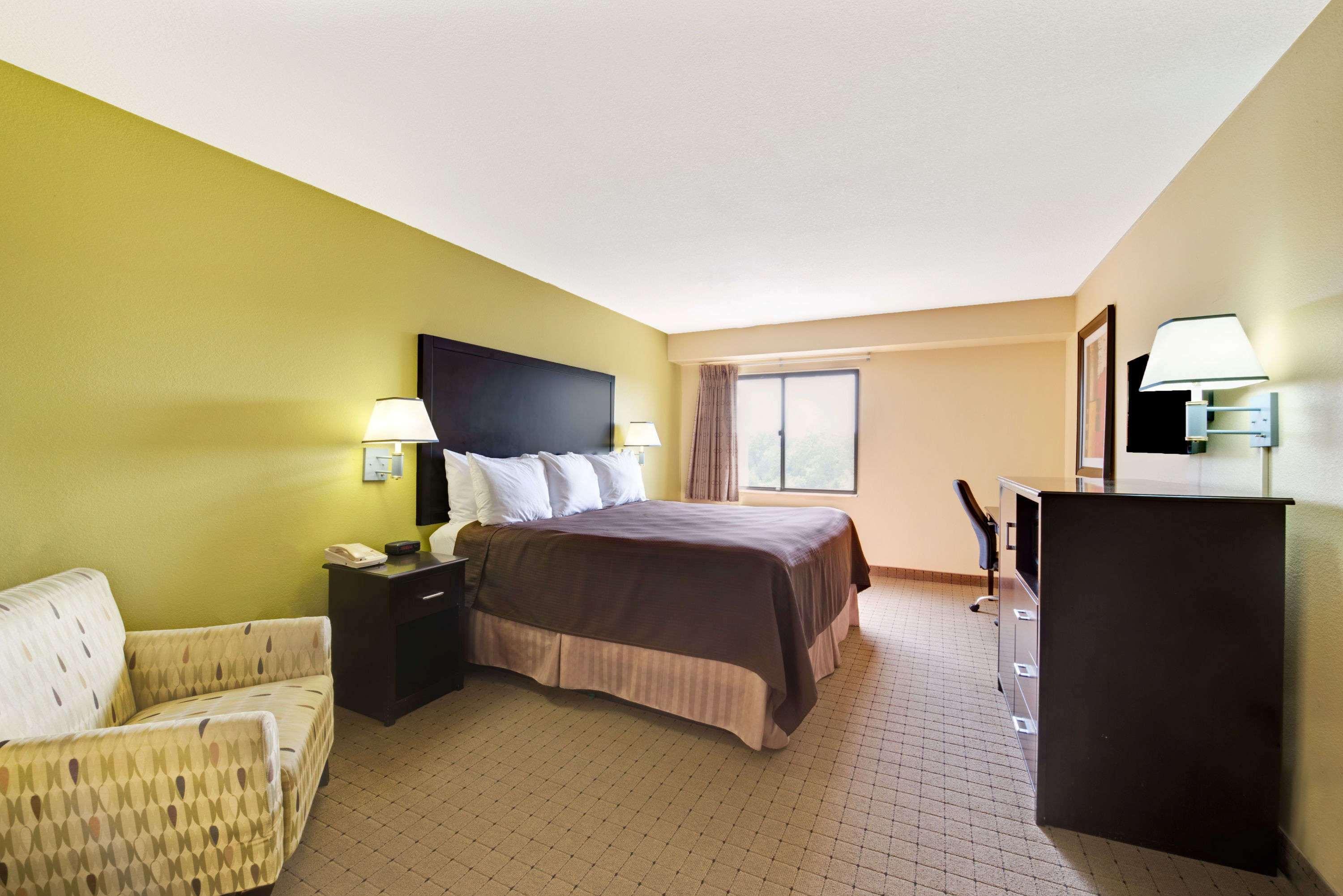 Days Inn & Suites By Wyndham Desoto Exteriér fotografie