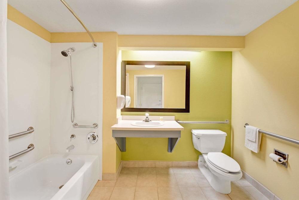Days Inn & Suites By Wyndham Desoto Exteriér fotografie